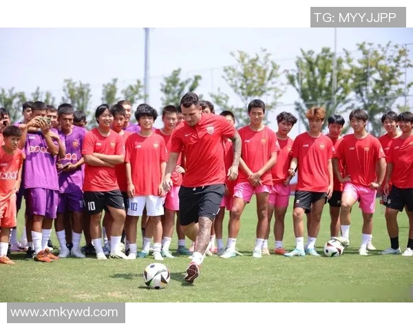 可外穿足球衣的球星有哪些风采他们如何将球场文化带入时尚潮流